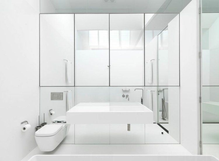 spegelvägg badrum vit enkel modern konsol skåp