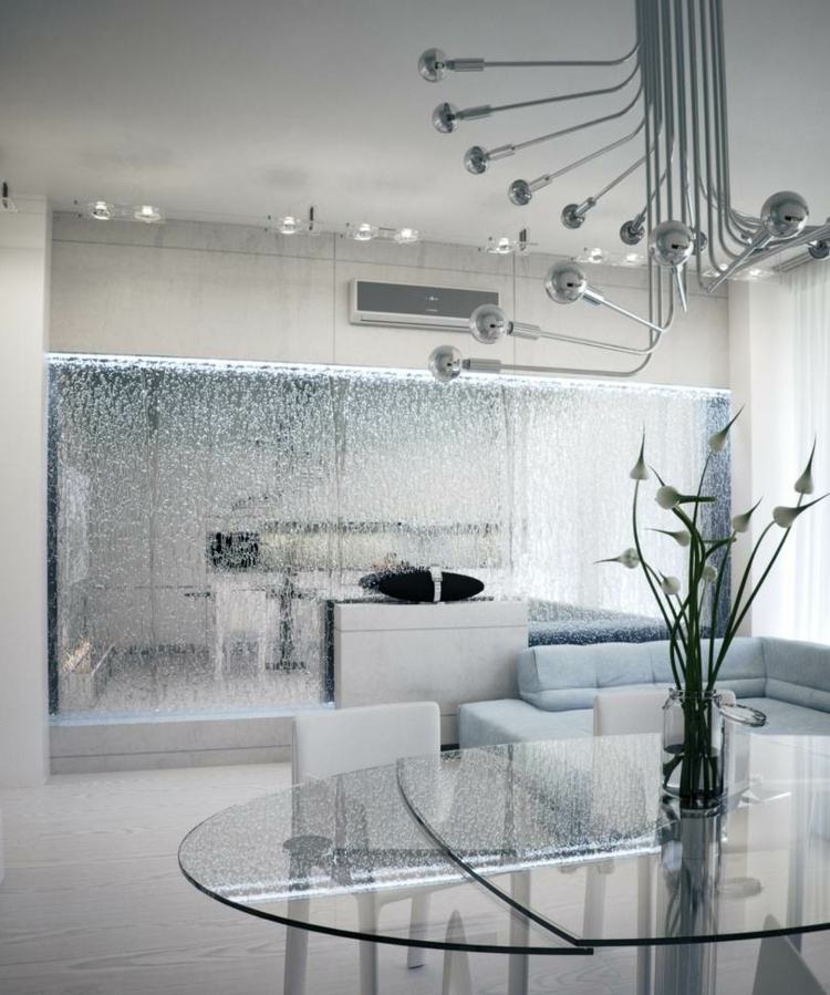 rum med spegelvägg vit glasbord vattenfall interiör