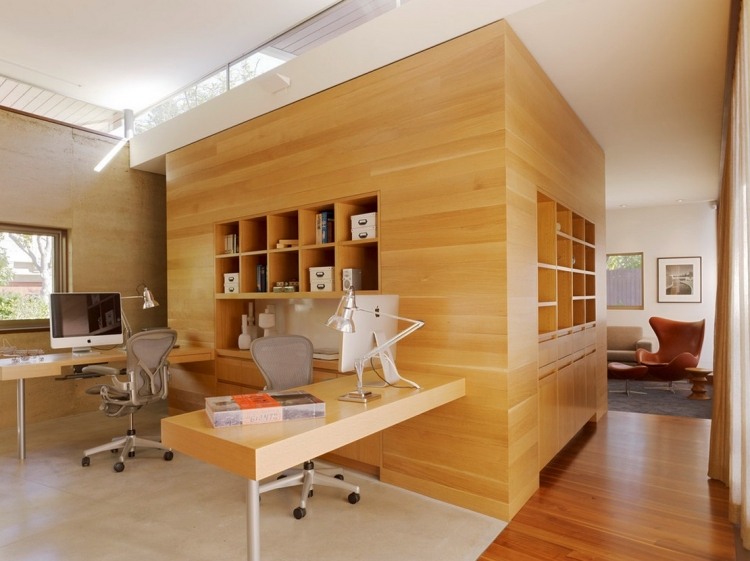 Rummets design av hemmakontoret-idéer-träbeklädnad-nischhyllor