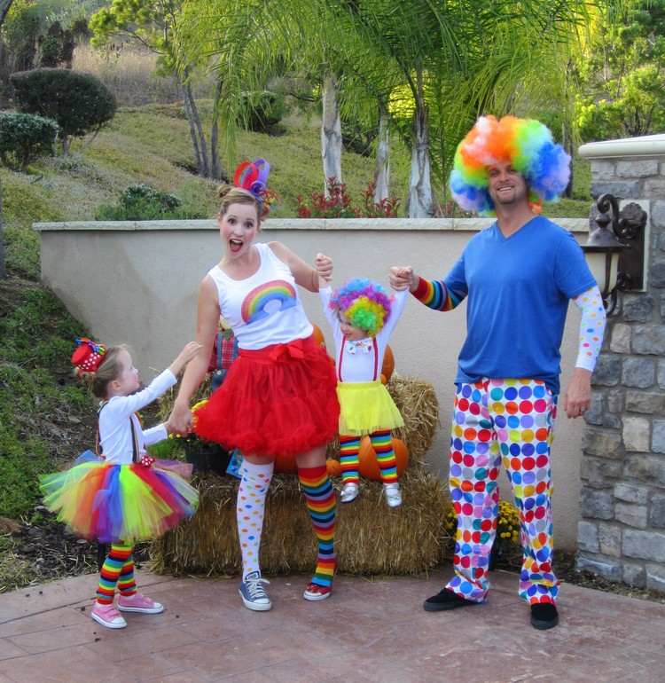 cirkusdräkter-familj-clown-kostymer-föräldrar-barn