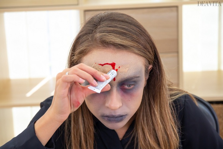 Zombie-make-up falsk bloddräneringspanna