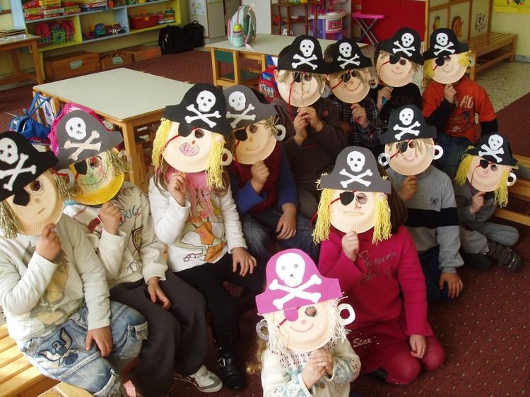 dagis karnevalidéer maskerar pyssel pirater