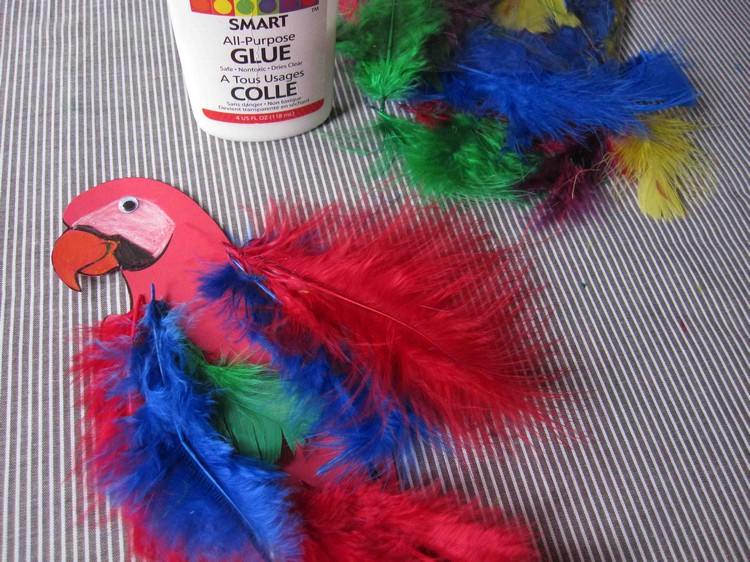 papegoja tinker dagis papper fjädrar