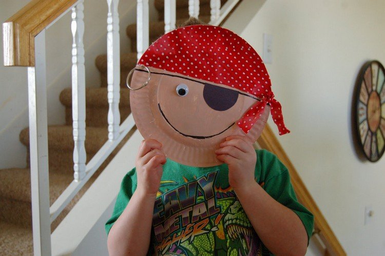 hantverk idéer barn karneval pirat tinker papper tallrikar