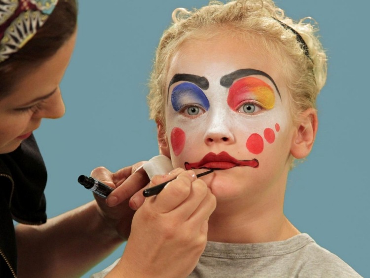 halloween-smink-barn-clown-instruktioner-läppar-rött-läppstift