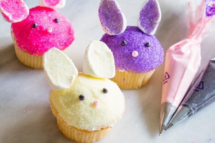 Påsk-bakning-med-barn-recept-dekoration-idéer-kanin