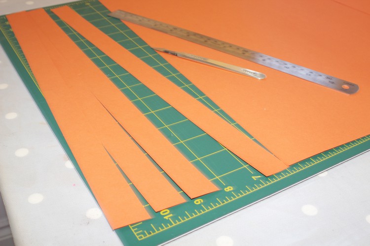 Påsk tinker remsor av papper apelsin morötter instruktioner