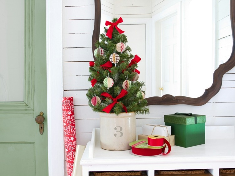 dekorera liten lägenhet jul levande gran blomkruka