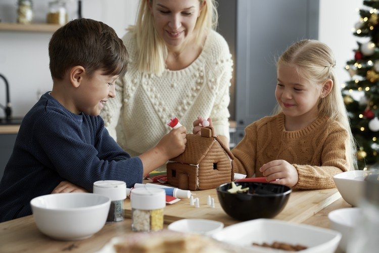 Glasyr för limning recept för att göra pepparkakshus med barn
