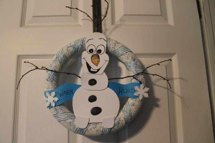 isdrottning-tinker-dörr-krans-snögubbe-olaf-papper-frigolit-ring