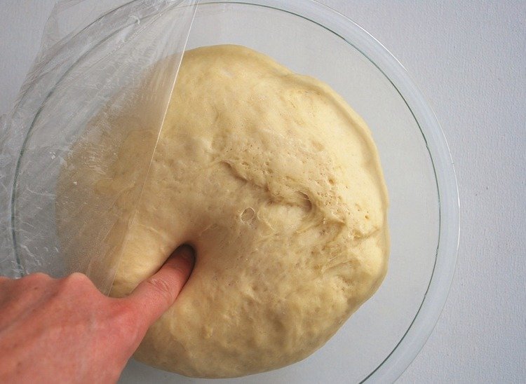 Förbered jästdeg för vikt bröd, rätt konsistens