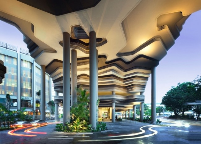 entréområde naturliga former parkroyal hotelldesign i singapore