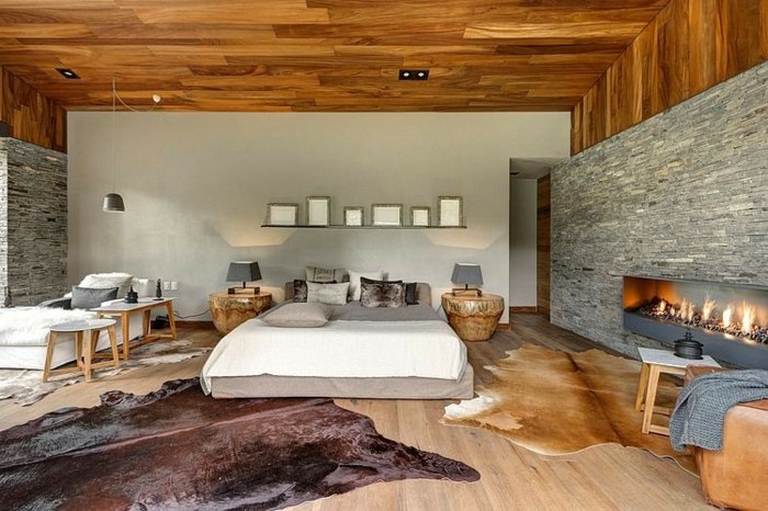 Sovrum-inbyggd-i-hylla-trä golv-rå trä-sängbord