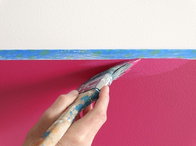 tvåfärgad-vägg-design-gör-det-själv-målare crepe-lim-vägg-två-ton-målning