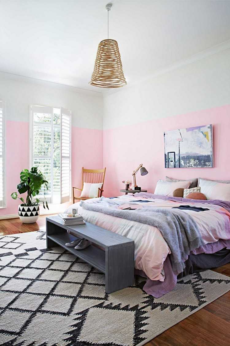 tvåfärgad-vägg-design-idéer-ljus-sovrum-vit-rosa-vägg-färger