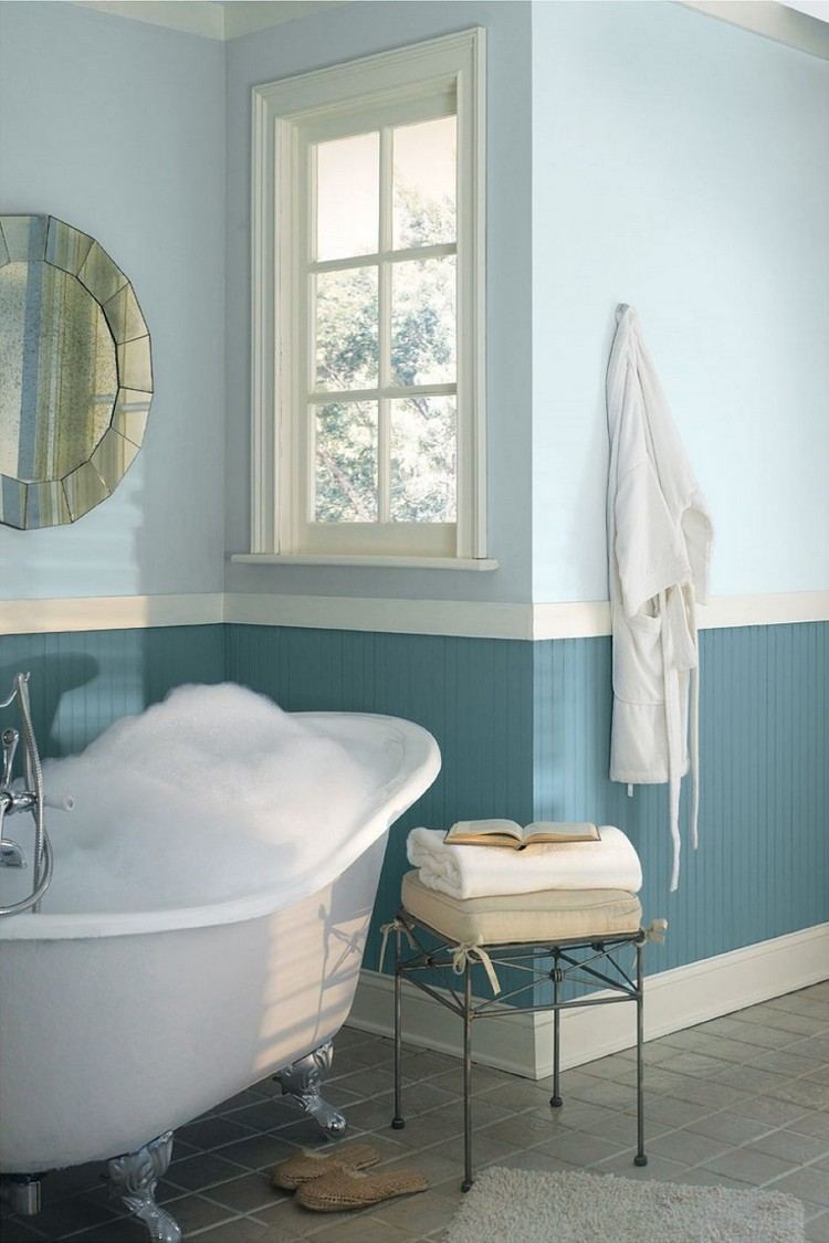 tvåfärgad-vägg-design-idéer-badrum-design-bluutoene-badkar-vit