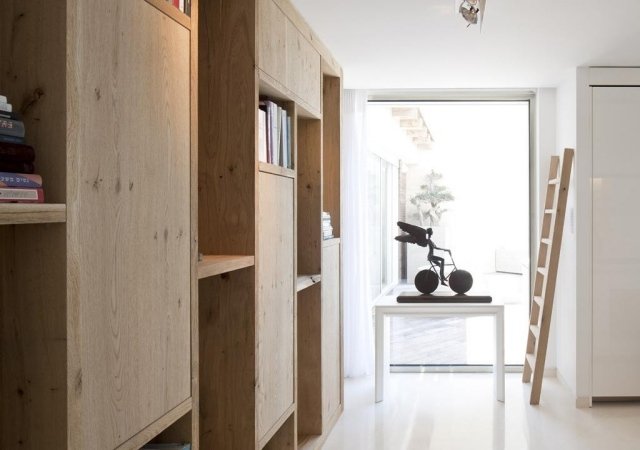 Duplex lägenhet lägenhet-trä garderobssystem med hyllor