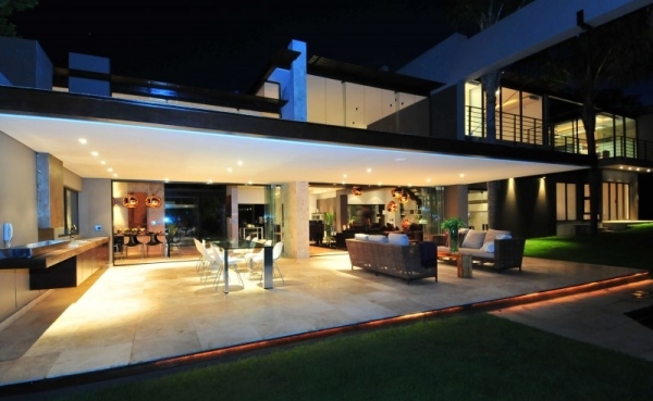 modern villa utomhusbelysning