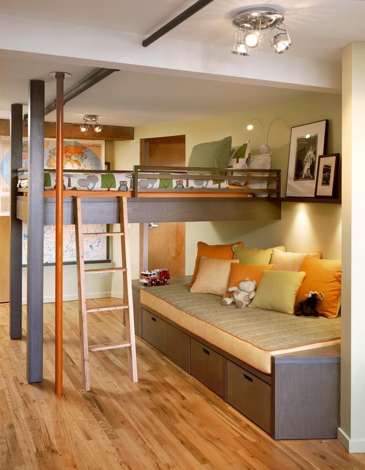 andra-nivå-barnrum-loft-säng-stege-soffa-lådor