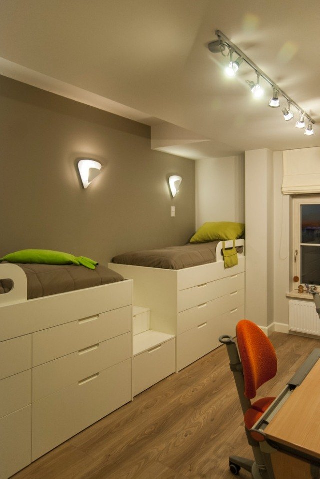 Loftsängar-barnrum inbyggda garderober-lådor-botten-vägg-färg-grå